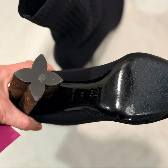 Louis Vuitton Silhouette Monogram Heel Sock Boots
Size 40 - Picture 12 of 13